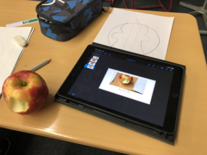 Apfel auf dem iPad